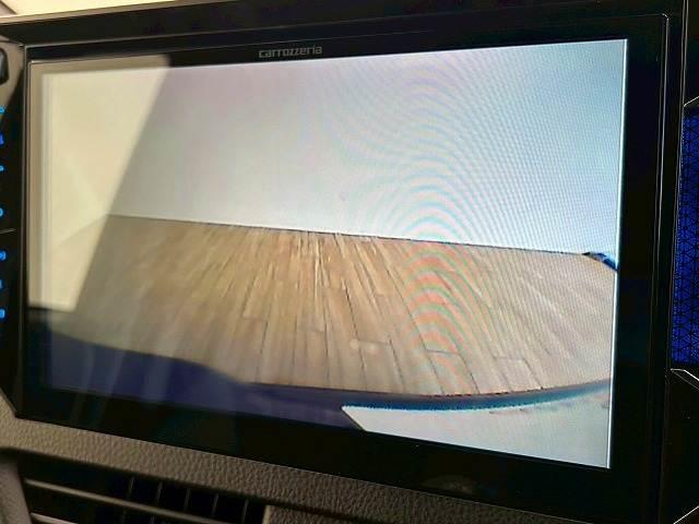 【カラーバックモニター】を装備しております。リアの映像がカラーで映し出されますので日々の駐車や幅寄せなどで安心安全です。