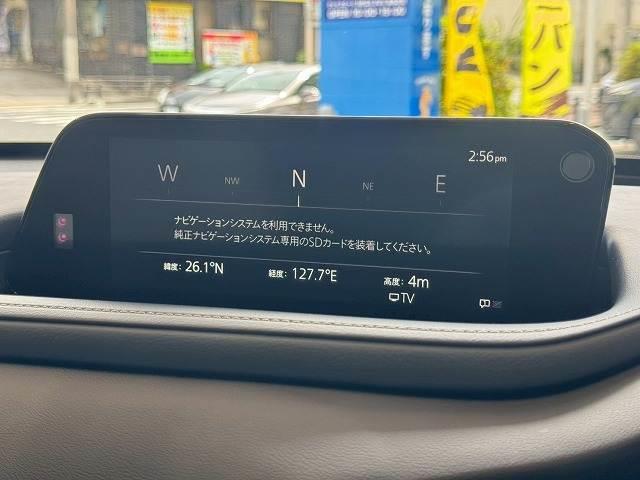 【純正ナビ】一体感のあるナビは、高級感ある車内を演出してくれます。Ｂｌｕｅｔｏｏｔｈ再生などオーディオ機能も充実しておりますので、運転もより楽しめます♪