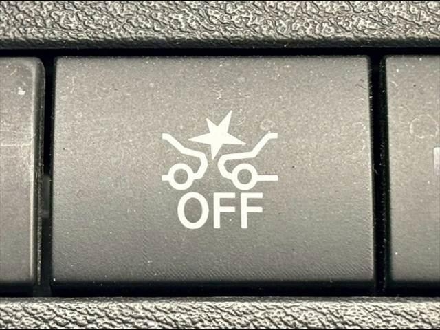 【衝突軽減ブレーキ・車線逸脱警報】など最新の装備が充実しております。