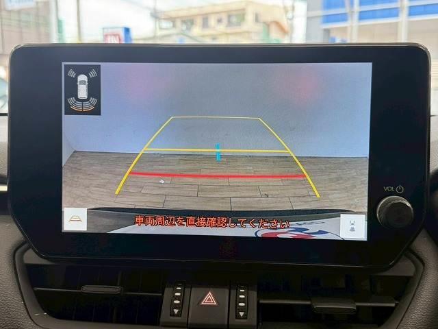 【カラーバックモニター】を装備しております。リアの映像がカラーで映し出されますので日々の駐車や幅寄せなどで安心安全です。