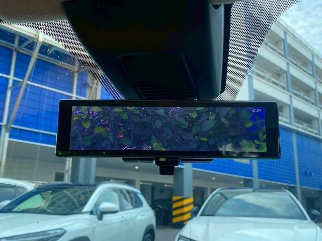 【スマート・ルームミラー】を搭載しております。ミラーにより後方確認ができますので、駐車の際などに役立ちます。