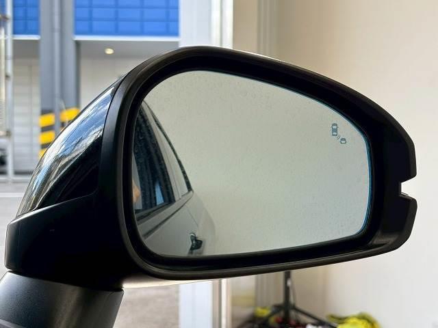 【ブラインドスポットモニター（ＢＳＭ）】車線変更時に車両後方から来る車両を検知し安全をサポートする装置です。