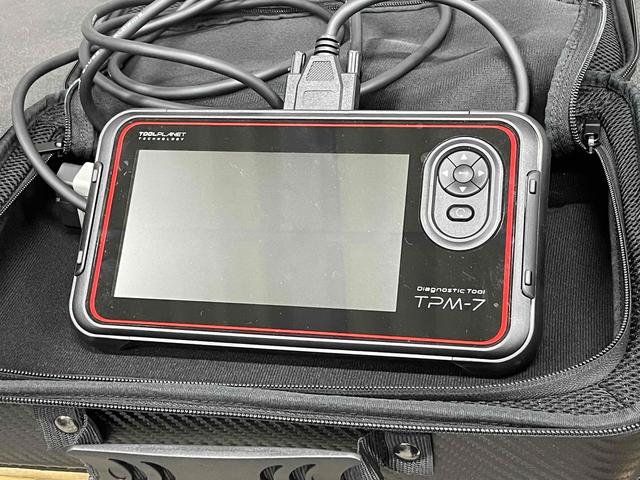 診断機を使いお車の異常を発見いたします