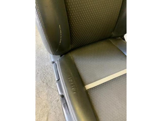 ホンダステップワゴン　レザーシートの破れリペア　埼玉東京千葉
