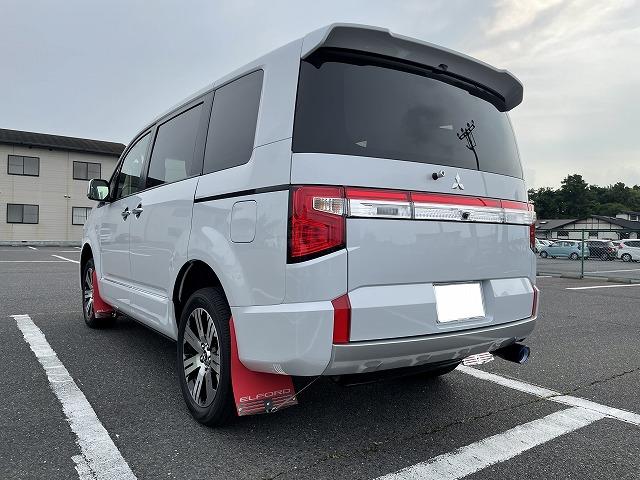 滋賀オートライフハノ　三菱「デリカＤ５」の持ち込み30mmリフトアップキット取付(オートフラッグス)