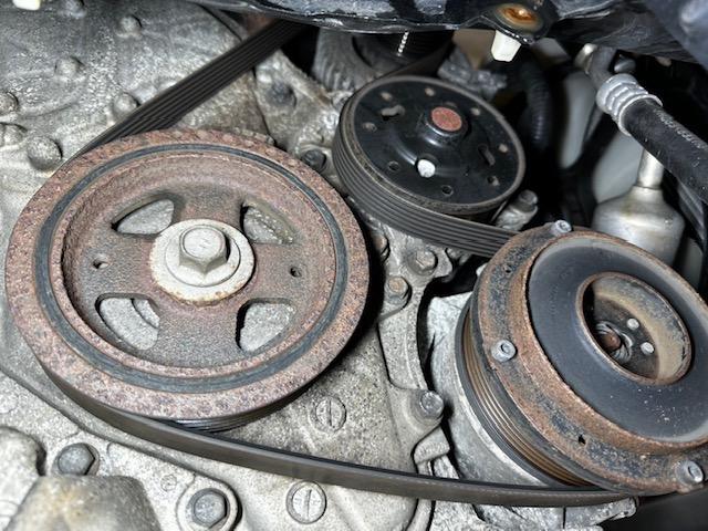 トヨタ　ノア　車検  エンジンオイル、オイルフィルター
ウォーターポンプ、ベルト、スパークプラグ、エアコンフィルター、ブレーキパッド、ブレーキパイプ制作、
ブレーキキャリパーOH、下廻り塗装、スマートキー電池、燃料ホース交換 パート２