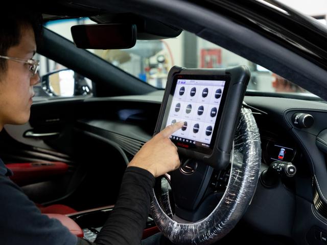 診断機完備　輸入車専用診断機でお車の状態を把握できます　最新車種対応