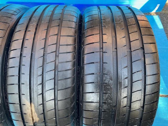 ＢＭＷ３シリーズ、４シリーズ用　19インチオプション純正
スタースポーク４０３Ｍ　Ｆ３０，Ｆ３１，Ｆ３２，Ｆ３６
溝たっぷりランフラットタイヤ付き