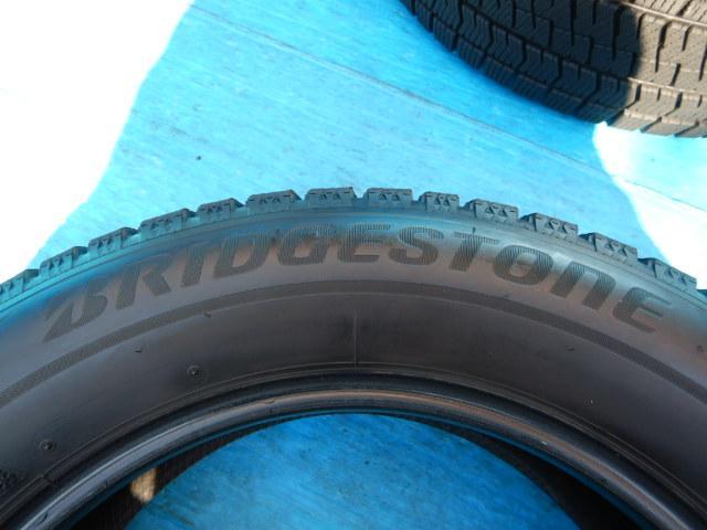 溝たっぷり中古スタッドレスタイヤ入庫です。
ブリヂストンブリザックＶＲＸ２　225/60Ｒ17　4本
アルファード、エクストレイル、ＢＭＷ　Ｘ３などに