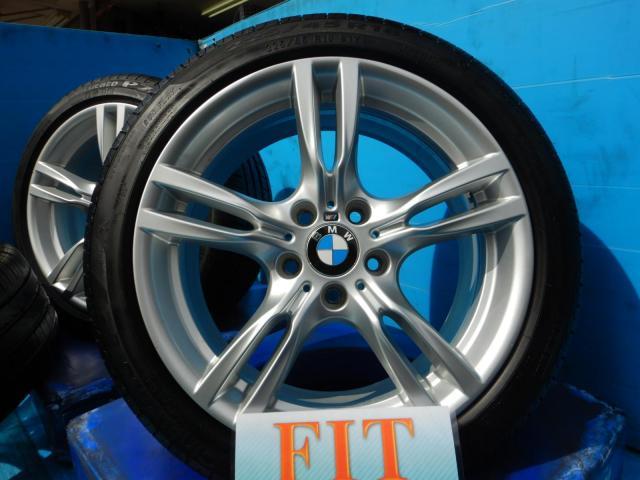 ＢＭＷ　３シリーズ　パーツ情報
BMW3シリーズ、4シリーズMスポーツ純正18インチ入庫です！
BMW純正スタースポーク400M　18インチ　BMW承認ランフラットタイヤ付！